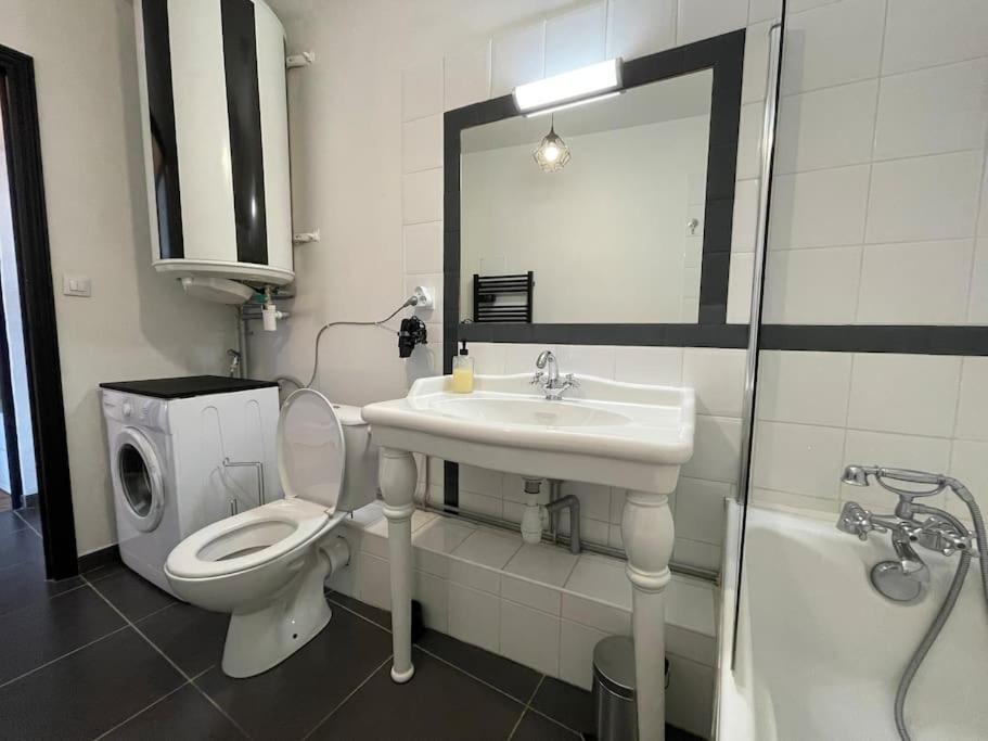 L'Appartement Tomey Avec Parking Carcassone Exterior photo